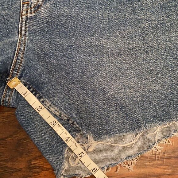 Vintage Levi’s Denim Distressed Man Made Cutoff Raw Hem Shorts - Picture 7 of 13